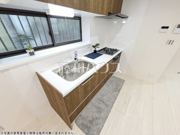 作業に集中しやすい壁付けキッチンは、部屋の空間を広く使えます　【練馬区大泉学園町８丁目】