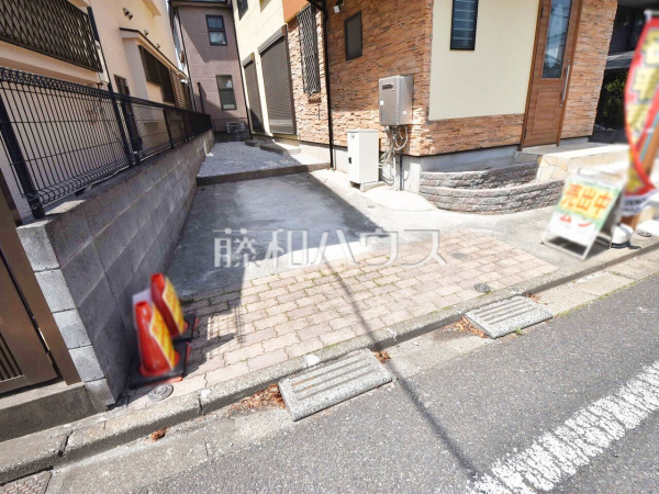 カースペース　【練馬区大泉学園町８丁目】 見学はしたいけど、なかなか時間が取れない・・・そんな方に出勤前や仕事終わりにマイホームを見学できるサポートをいたします。 
