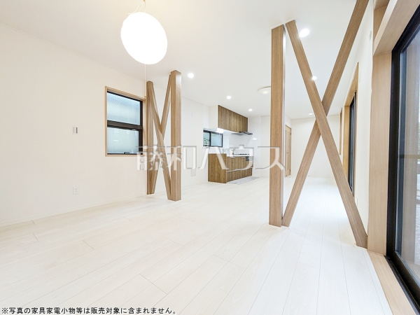 リビング　【練馬区大泉学園町８丁目】