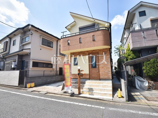 外観　【練馬区大泉学園町８丁目】 タタミスペースは、お洗濯物を畳んだりアイロンをかけたり等、座っての作業にも便利な空間です。 