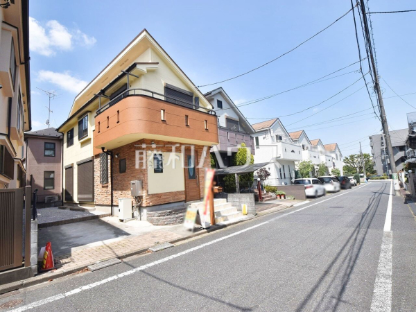 接道状況および現場風景　【練馬区大泉学園町８丁目】ぜひ実物をご覧いただきたく思います。喜んでご案内いたしますのでお気軽にお問合せ下さい。