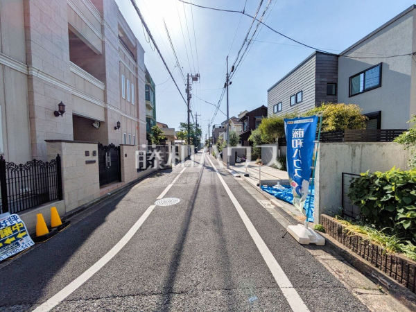 接道状況および現場風景　【杉並区南荻窪４丁目】 平日のご案内も可能です。まずはお気軽にお問合せ下さいませ 