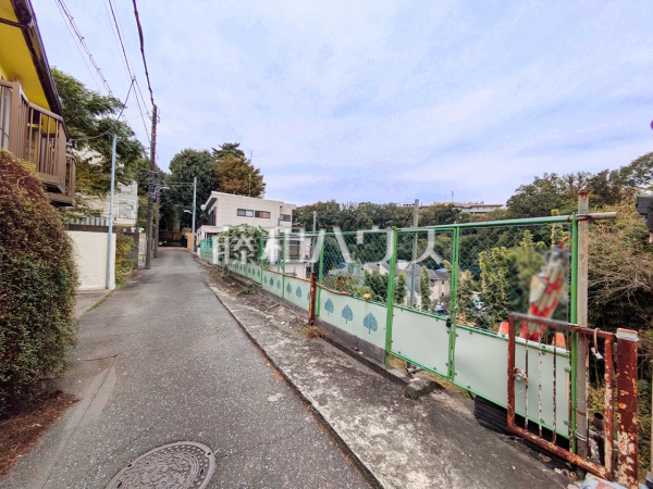 ≪接道状況≫ 建築条件はございませんので、ライフスタイルに合わせた自由なマイホームづくりが可能です。　【調布市入間町３丁目】