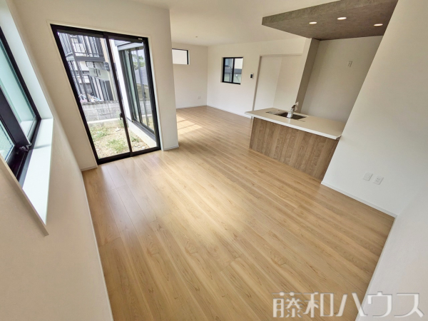 リビング　【名古屋市守山区大字中志段味字南原】