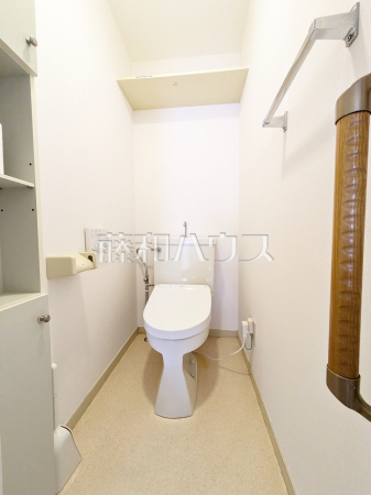 ≪トイレ≫トイレにはウォシュレットと収納完備！　　【ライオンズマンション京王多摩川第2】