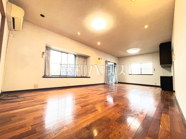 リビング　【三鷹市大沢４丁目】
