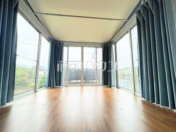 リビング　【三鷹市大沢４丁目】