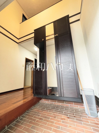 玄関ホール　【三鷹市大沢４丁目】