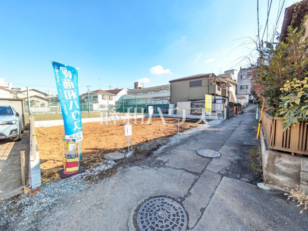 接道状況および現場風景　【東久留米市本町２丁目】「夢は注文住宅！でも注文住宅って何から手をつければいいの？」そんな時は、ぜひ藤和ハウスへご相談下さい！