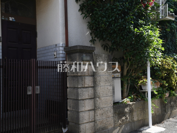 玄関　ゆったり全室約6帖以上の3LDK！【東久留米市氷川台２丁目】