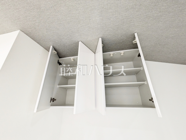 C号棟　キッチンペーパーやラップ、調理器具や食器類などの収納にも便利な吊戸棚【練馬区旭丘２丁目】