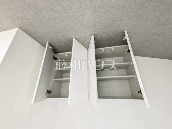 C号棟　キッチンペーパーやラップ、調理器具や食器類などの収納にも便利な吊戸棚【練馬区旭丘２丁目】