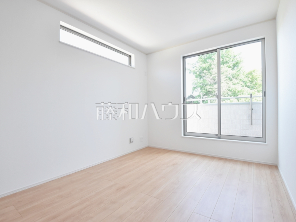 3号棟　居室　【西東京市向台町１丁目】 木目が美しいウッディなフローリングの居室は、穏やかで心安らぐ空間となるでしょう。 