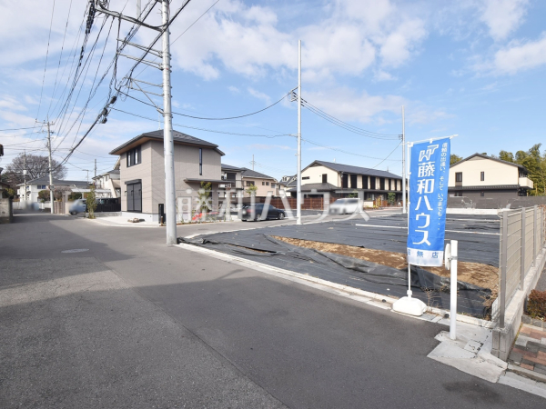 豊かな緑・澄んだ青い空は、表情豊かに四季折々の景観を楽しませてくれることでしょう。この場所から新しい家族の時間を紡いでくれます。　【西東京市富士町２丁目】