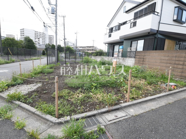 現地写真 「セレシス」は大手ハウスメーカーで家を建てたいお客様のための当社サポートシステムです。お客様の家づくりの秘書役となり、メーカーの選択交渉からご契約まで全面的にサポートいたします。  
