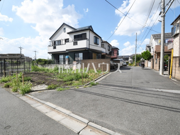 接道状況および現場風景　【東久留米市神宝町１丁目】ハウスメーカーから建物プランまで、あなたの「夢」を「カタチ」にできるフリースタイル分譲地で、夢のマイホームを建築してみませんか？  
