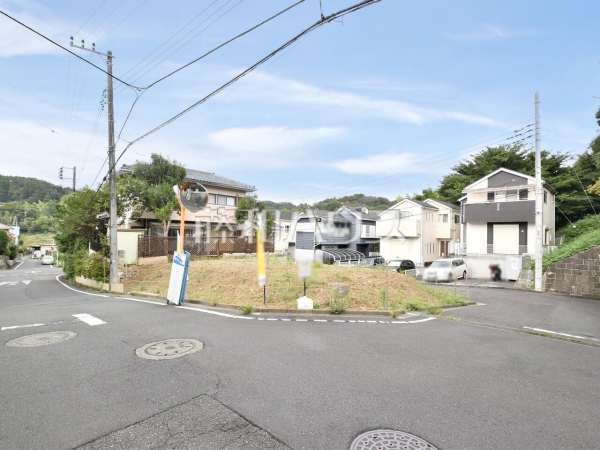 現地写真　【日野市百草】 見学はしたいけど、なかなか時間が取れない・・・そんな方に出勤前や仕事終わりにマイホームを見学できるサポートをいたします。 