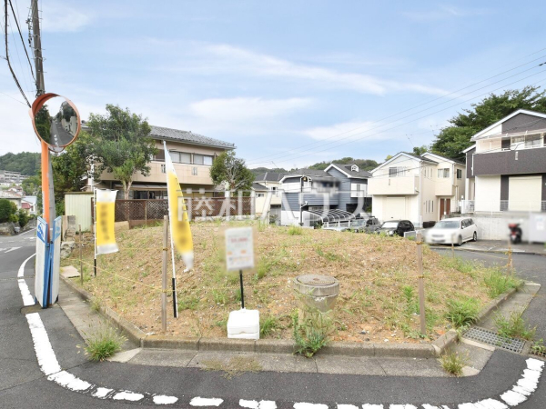 現地写真　【日野市百草】 周辺環境はもちろん、日当たりや設備仕様など、実際に行ってみないと分からないことも多くございます。営業担当がご案内いたしますので、お気軽にお問い合わせください。 