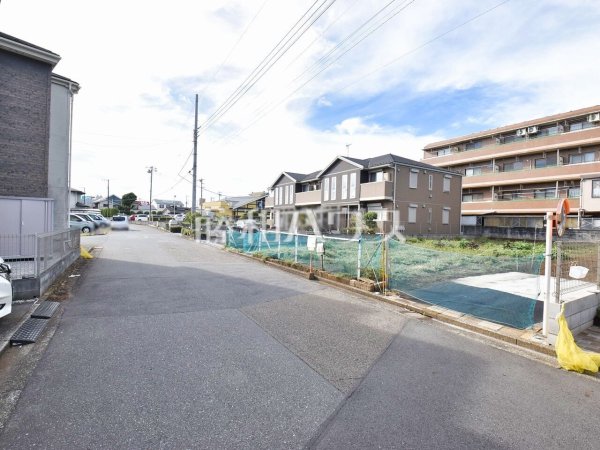 接道状況および現場風景　【東大和市仲原３丁目】 見学はしたいけど、なかなか時間が取れない・・・そんな方に出勤前や仕事終わりにマイホームを見学できるサポートをいたします。 