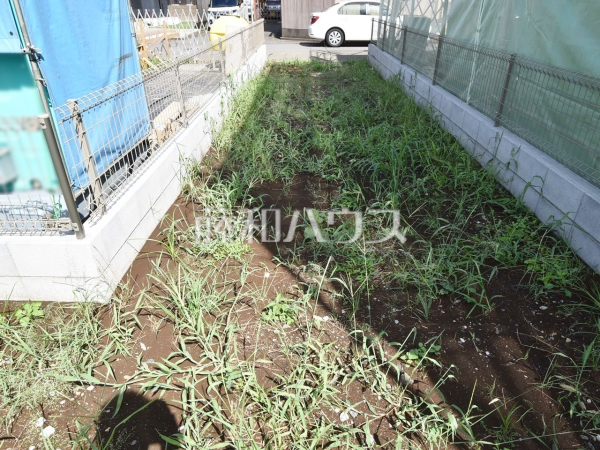 5号地　現地写真(路地状部分)　【小平市小川町１丁目】 道路から奥まった住まいは、車や人通りも気にならずプライバシーの確保された住空間を保つことができます。 