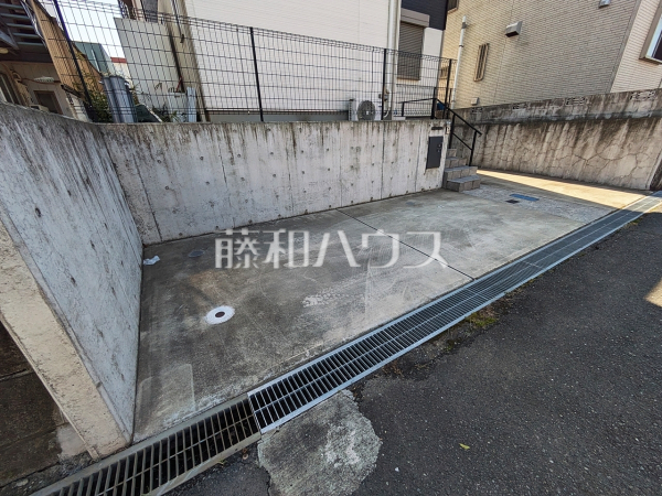 カースペース　【八王子市絹ケ丘２丁目】