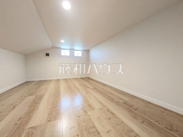 小屋裏収納　【小平市花小金井３丁目】