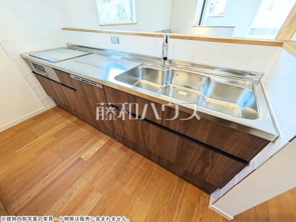 キッチン　【八王子市弐分方町】
ご家族の様子がわかり、会話も楽しめる対面式システムキッチン　