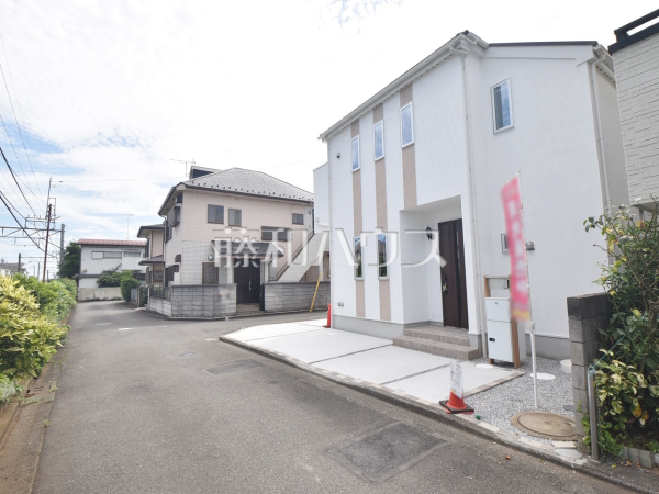 一戸建ての多いエリアのため、静かで落ち着いた雰囲気の街並みです。　【小平市上水新町３丁目】