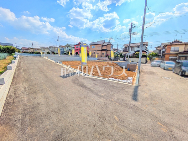 接道状況および現場風景　【清瀬市中清戸３丁目】 お住まい探しは、家の良し悪しだけでなく周辺環境も重要なポイントです。ぜひ一度お客様の目でご覧ください。 