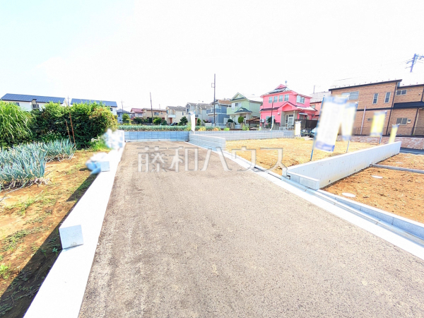 接道状況および現場風景　【清瀬市中清戸３丁目】 見学はしたいけど、なかなか時間が取れない・・・そんな方に出勤前や仕事終わりにマイホームを見学できるサポートをいたします。 
