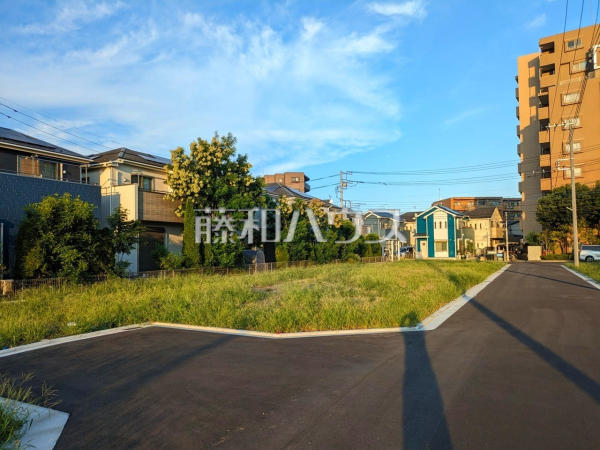 接道状況および現場風景　お好きな間取りで理想のマイホームを建ててみませんか？【立川市一番町４丁目】