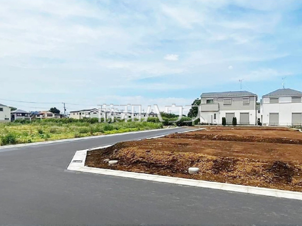 接道状況および現場風景　【清瀬市中里５丁目】 見学はしたいけど、なかなか時間が取れない・・・そんな方に出勤前や仕事終わりにマイホームを見学できるサポートをいたします。 