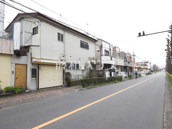 接道状況および現場風景　【三鷹市大沢４丁目】
お住まい探しは、家の良し悪しだけでなく周辺環境も重要なポイントです。ぜひ一度お客様の目でご覧ください。　
