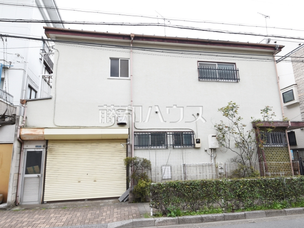 現地写真　（現況：古屋有り）【三鷹市大沢４丁目】建築条件はございませんので、ライフスタイルに合わせた自由なマイホームづくりが可能です。　
