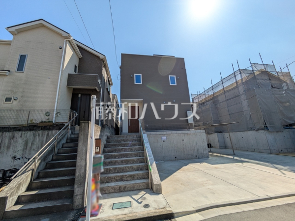 ■D号棟　外観■
堂々完成、いつでもご内覧いただけます！ぜひ実物をご覧いただきたく思います。喜んでご案内いたしますのでお気軽にお問合せ下さい。【多摩市南野２丁目】