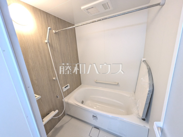 ■D号棟　浴室■
ゆったり寛げる1坪タイプのユニットバスで、疲れたからだを癒してあげて下さい。【多摩市南野２丁目】