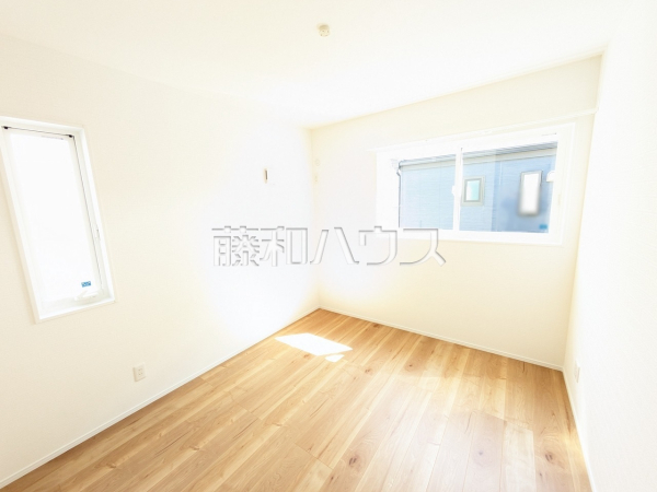 ■D号棟　居室■
木目が美しいウッディなフローリングの居室は、穏やかで心安らぐ空間となるでしょう。【多摩市南野２丁目】