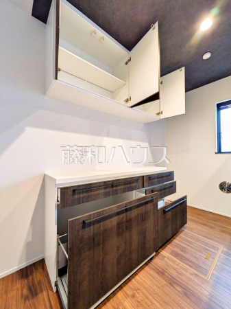 A号棟　カップボード　【所沢市向陽町】
カップボード付きで収納もバッチリ！家事がはかどりそうですね。　