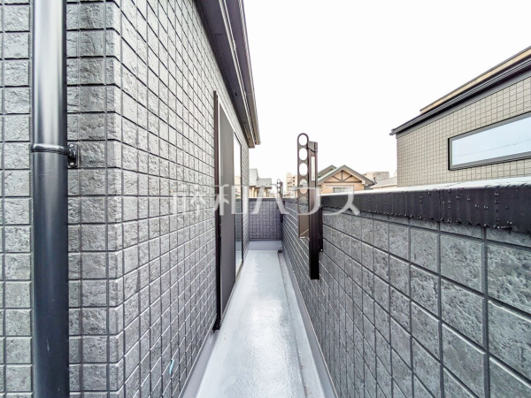 A号棟　バルコニー　【所沢市向陽町】
奥行きのあるワイドバルコニー！お洗濯物の多い日でもいっきに干せますね。　