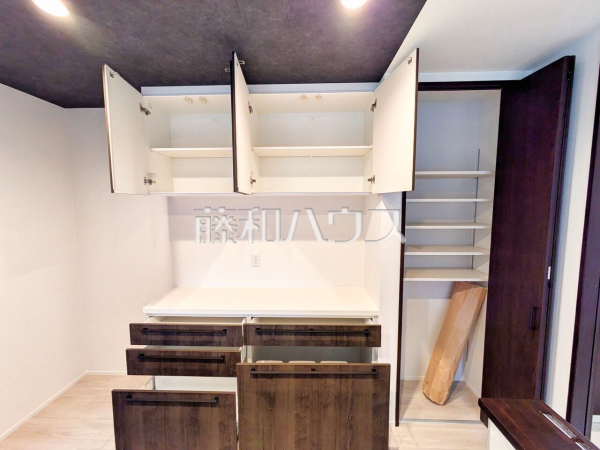 B号棟　収納　【所沢市向陽町】
カップボード付きで収納もバッチリ！家事がはかどりそうですね。　