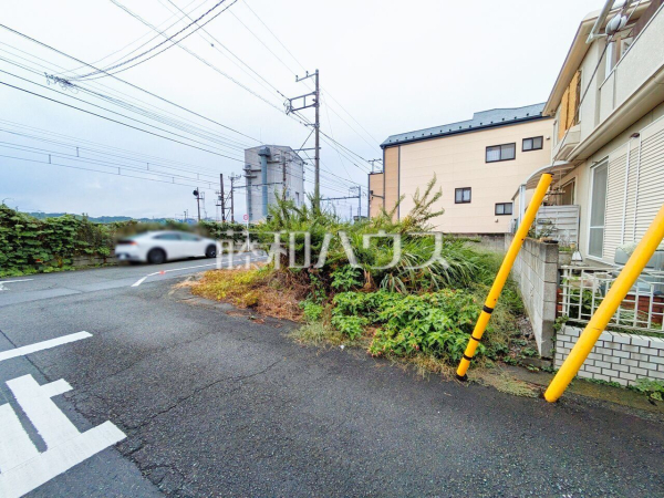 現地写真　【日野市旭が丘１丁目】一戸建ての多いエリアのため、静かで落ち着いた雰囲気の街並みです。