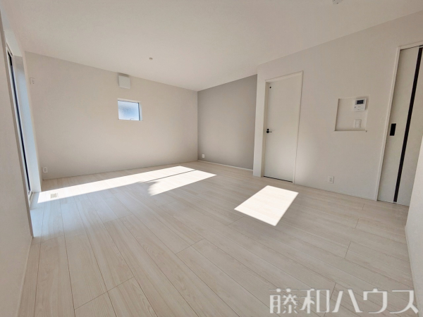 リビング　【小牧市藤島町居屋敷】
