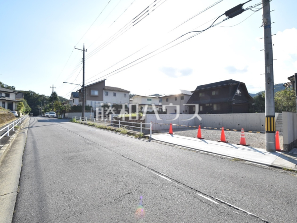 接道状況および現場風景　【八王子市元八王子町３丁目】