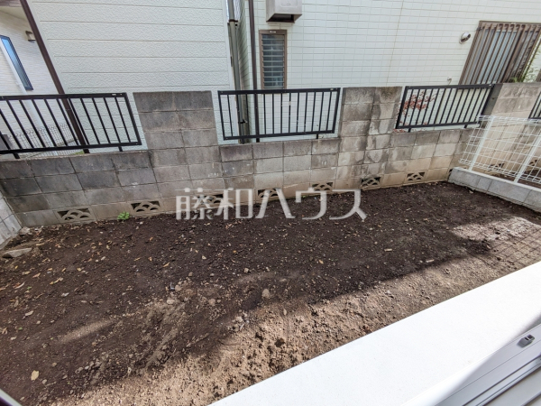 1号棟　庭　【府中市栄町１丁目】
お庭はガーデニングや家庭菜園だけでなく、子ども達の遊び場としても最適です　