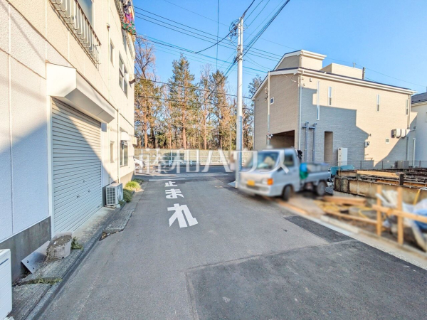 接道状況および現場風景　【小平市上水南町２丁目】 物件の事、諸費用の事など、小さな疑問もお気軽にご連絡・ご相談下さい。 