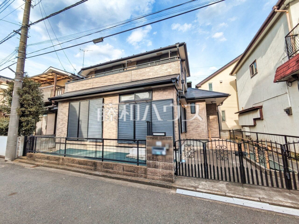外観　【新座市片山２丁目】 周辺環境はもちろん、日当たりや設備仕様など、実際に行ってみないと分からないことも多くございます。営業担当がご案内いたしますので、お気軽にお問い合わせください 