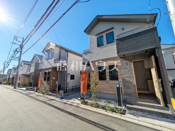 現場風景　【世田谷区上祖師谷２丁目】
堂々完成、いつでもご内覧いただけます！ぜひ実物をご覧いただきたく思います。喜んでご案内いたしますのでお気軽にお問合せ下さい。　