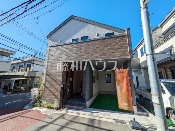 H号棟　外観　【世田谷区上祖師谷２丁目】
外壁と植栽のコントラストが、訪れるお客様を爽やかに迎えてくれます。　
