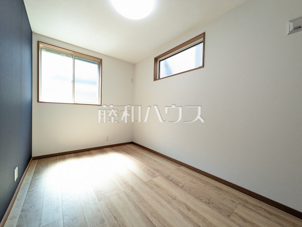C号棟　居室　【日野市多摩平６丁目】
幼い頃のたくさんの想い出が詰まった実家の部屋。それは特別な場所としていつまでも心に残っています。いつかこの部屋が子供たちにとってのそのような場所になるのかな？　