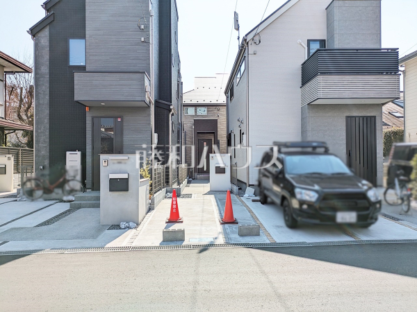 D号棟　外観(画像奥)　【日野市多摩平６丁目】